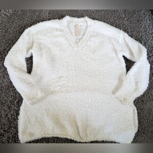 Aritzia Babaton Light Weight Oversized White Fuzzy Sweater (XS)